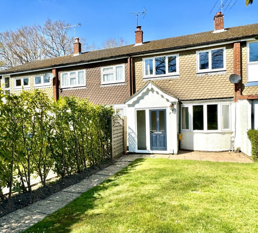 Images for Robins Grove Crescent, Yateley