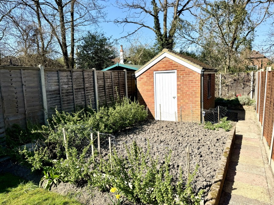Images for Robins Grove Crescent, Yateley