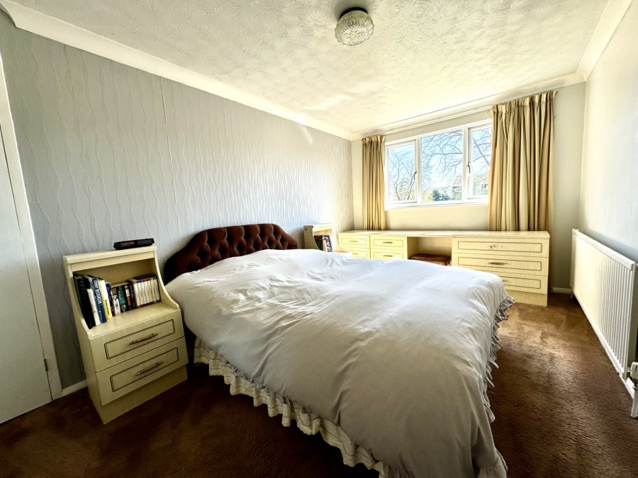 Images for Robins Grove Crescent, Yateley