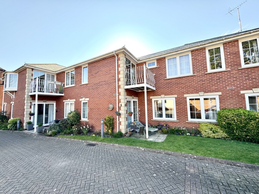 Images for Cedar Lodge, Hartford Court, Hartley Wintney