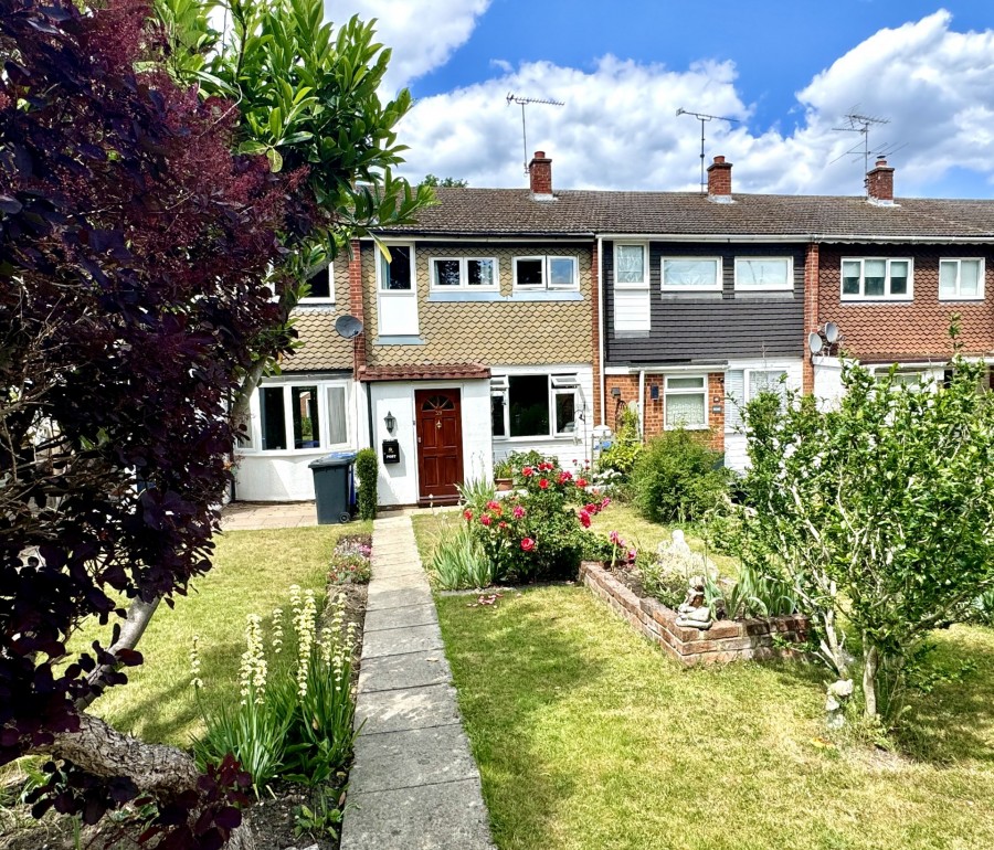 Images for Robins Grove Crescent, Yateley