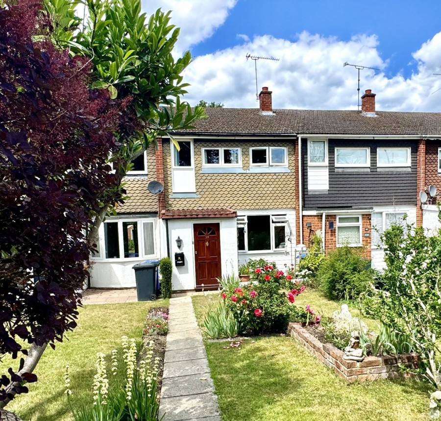 Images for Robins Grove Crescent, Yateley