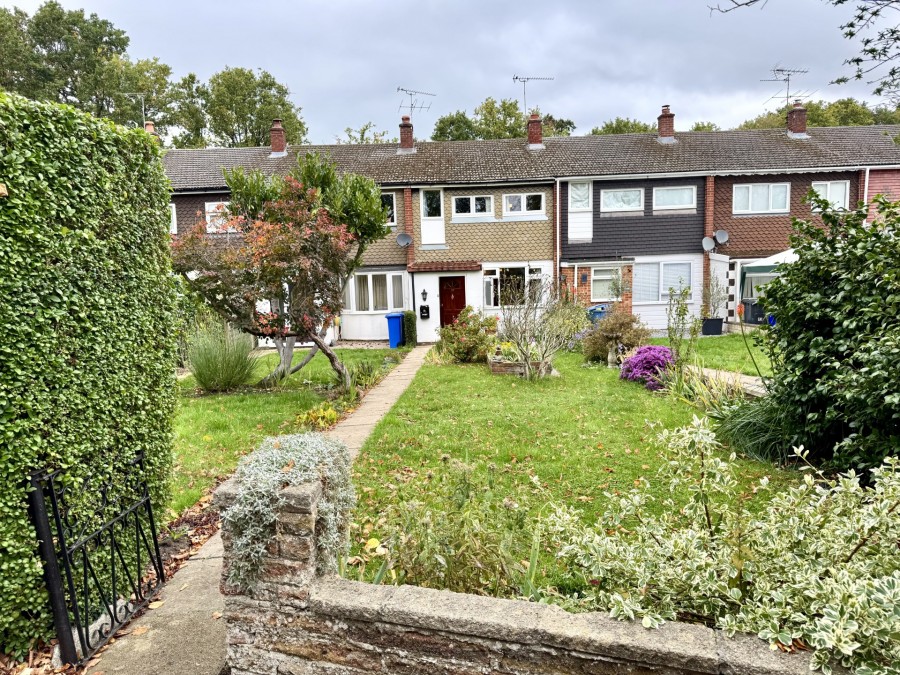 Images for Robins Grove Crescent, Yateley