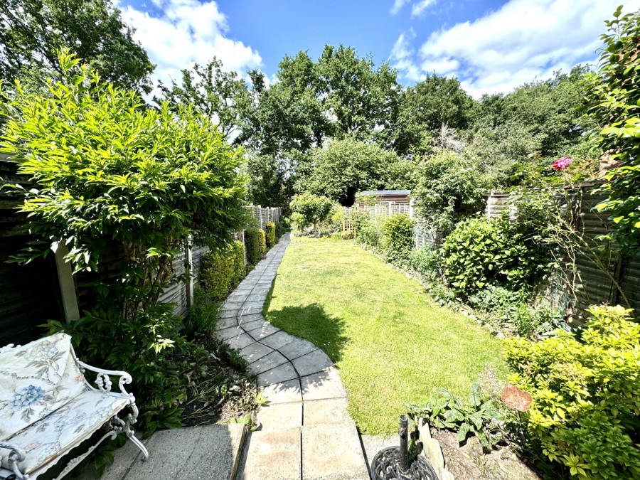 Images for Robins Grove Crescent, Yateley