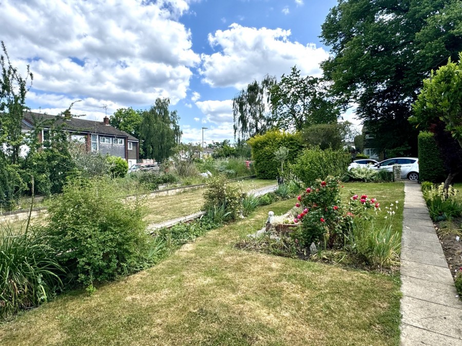 Images for Robins Grove Crescent, Yateley