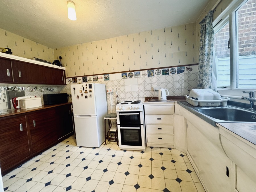 Images for Robins Grove Crescent, Yateley