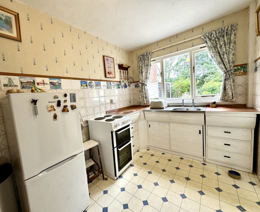 Images for Robins Grove Crescent, Yateley