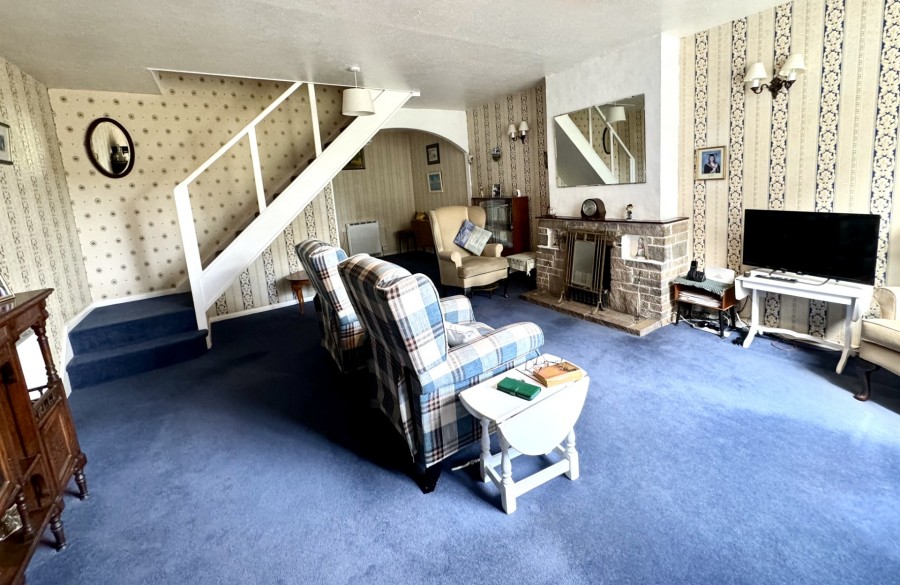 Images for Robins Grove Crescent, Yateley