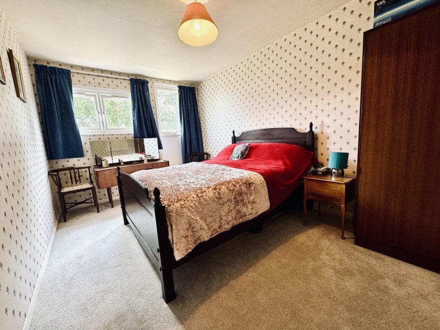 Images for Robins Grove Crescent, Yateley