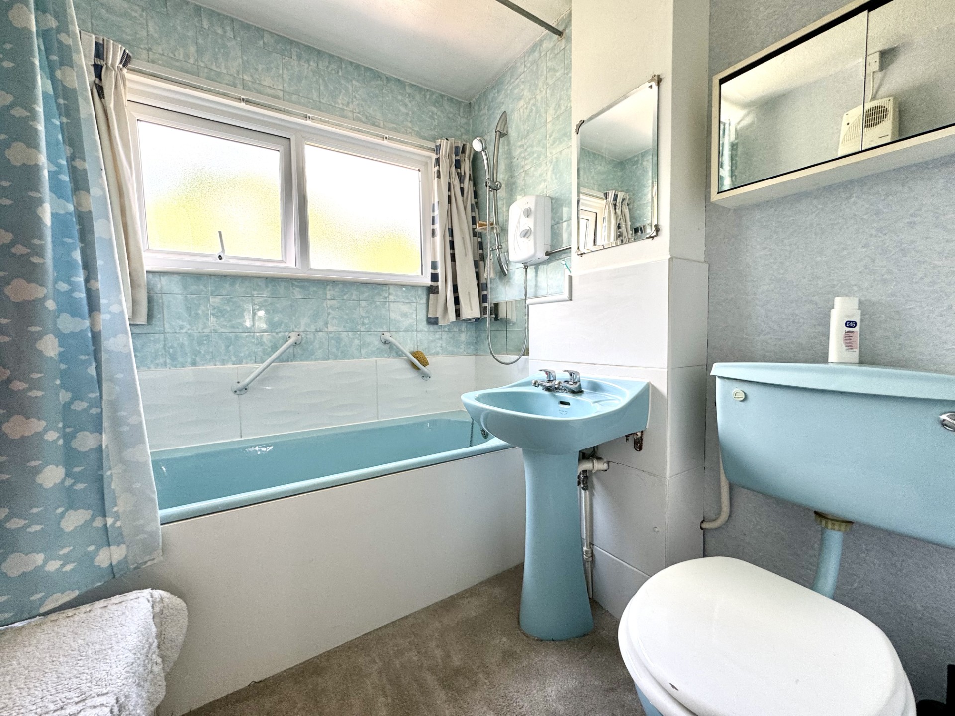 Images for Robins Grove Crescent, Yateley