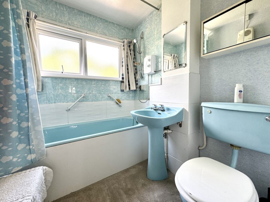 Images for Robins Grove Crescent, Yateley