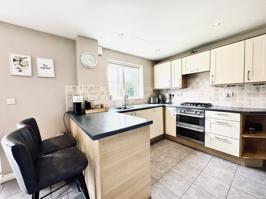 Images for Dorset Crescent, Basingstoke