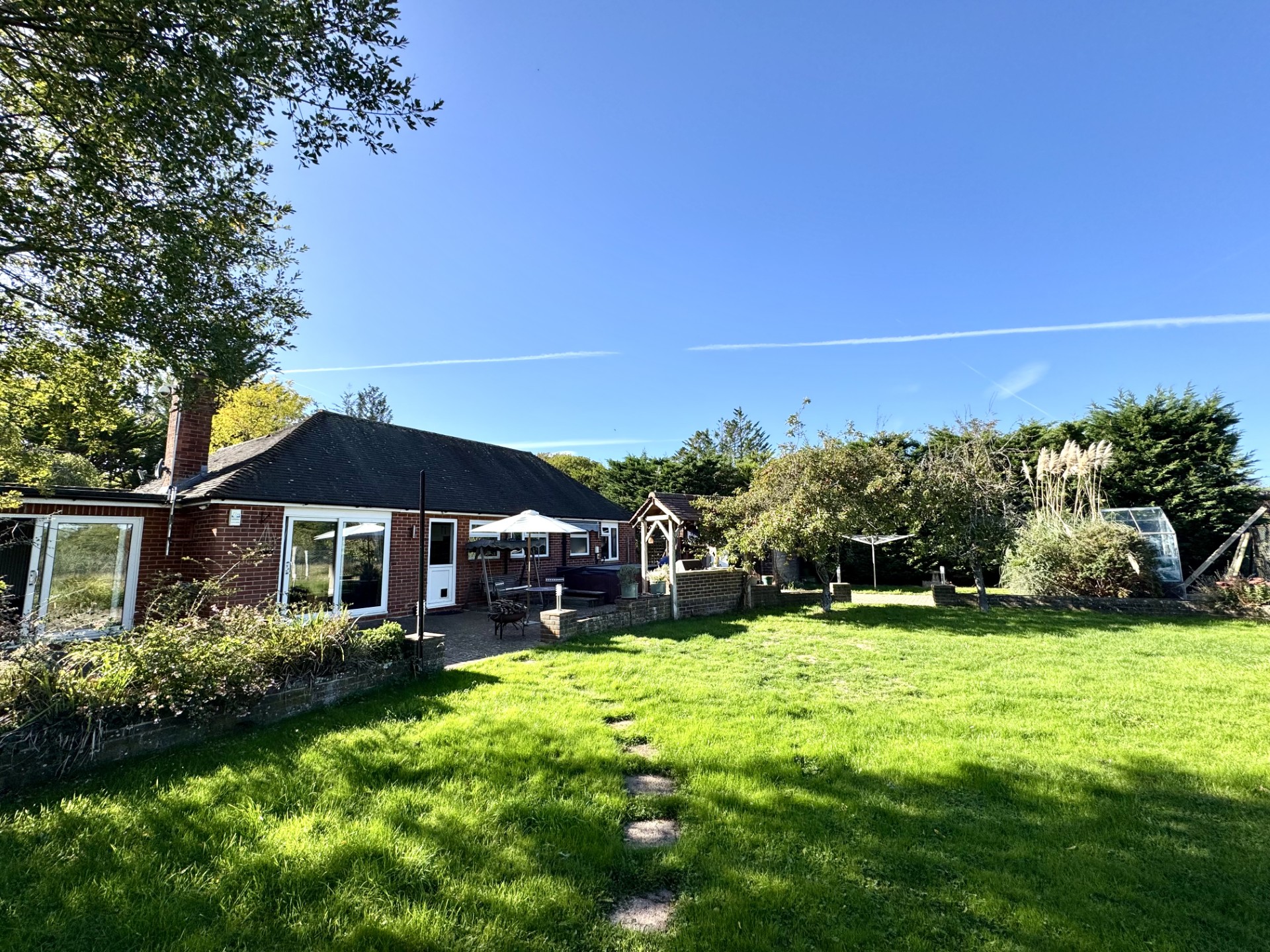 Images for Mattingley, Hound Green
