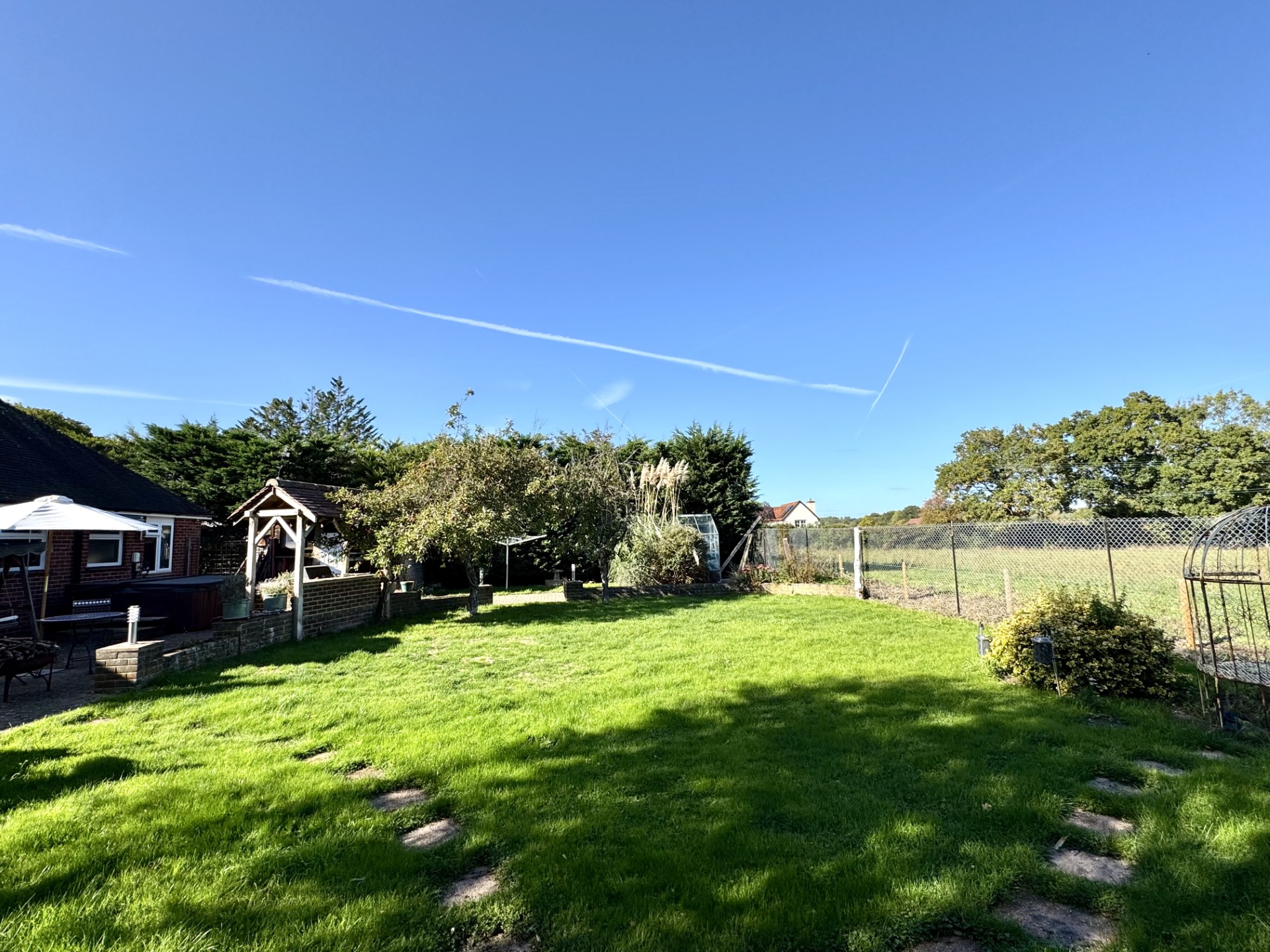 Images for Mattingley, Hound Green