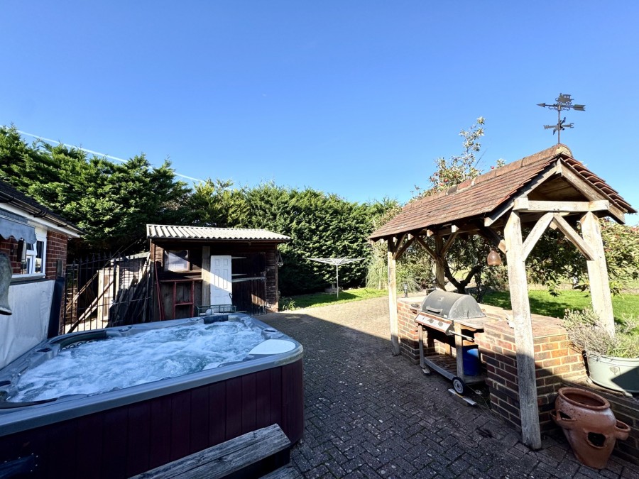 Images for Mattingley, Hound Green
