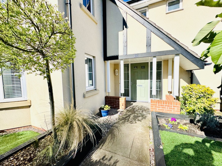 Images for Chestnut Gardens, Hartley Wintney