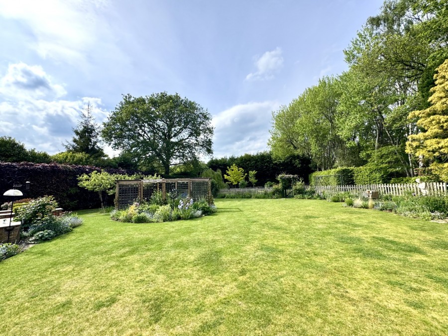 Images for Hazeley Bottom, Hartley Wintney